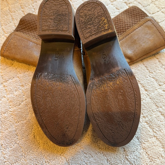 UGG Plaid Lined Leather Boots - Picture 5 of 9